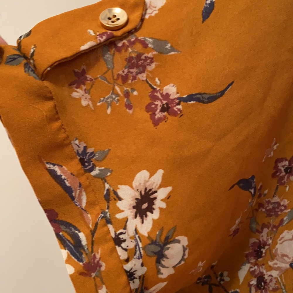 Persaya Mustard Yellow Floral Zippered Blouse with Cuffed Short Sleeves - Picture 6 of 12